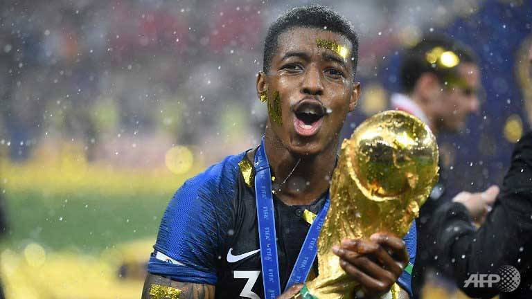 Kimpembe Perpanjang Kontrak  dengan PSG hingga 2023 